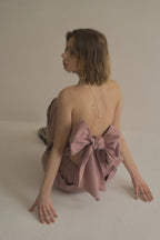 手工三穿綁帶連身褲，四口袋鬆緊腰多變機能造型。