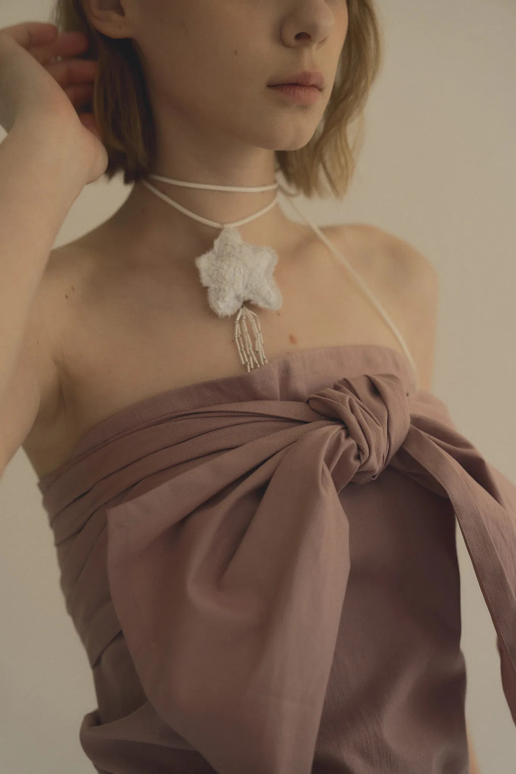 手工三穿綁帶連身褲，四口袋鬆緊腰多變機能造型。