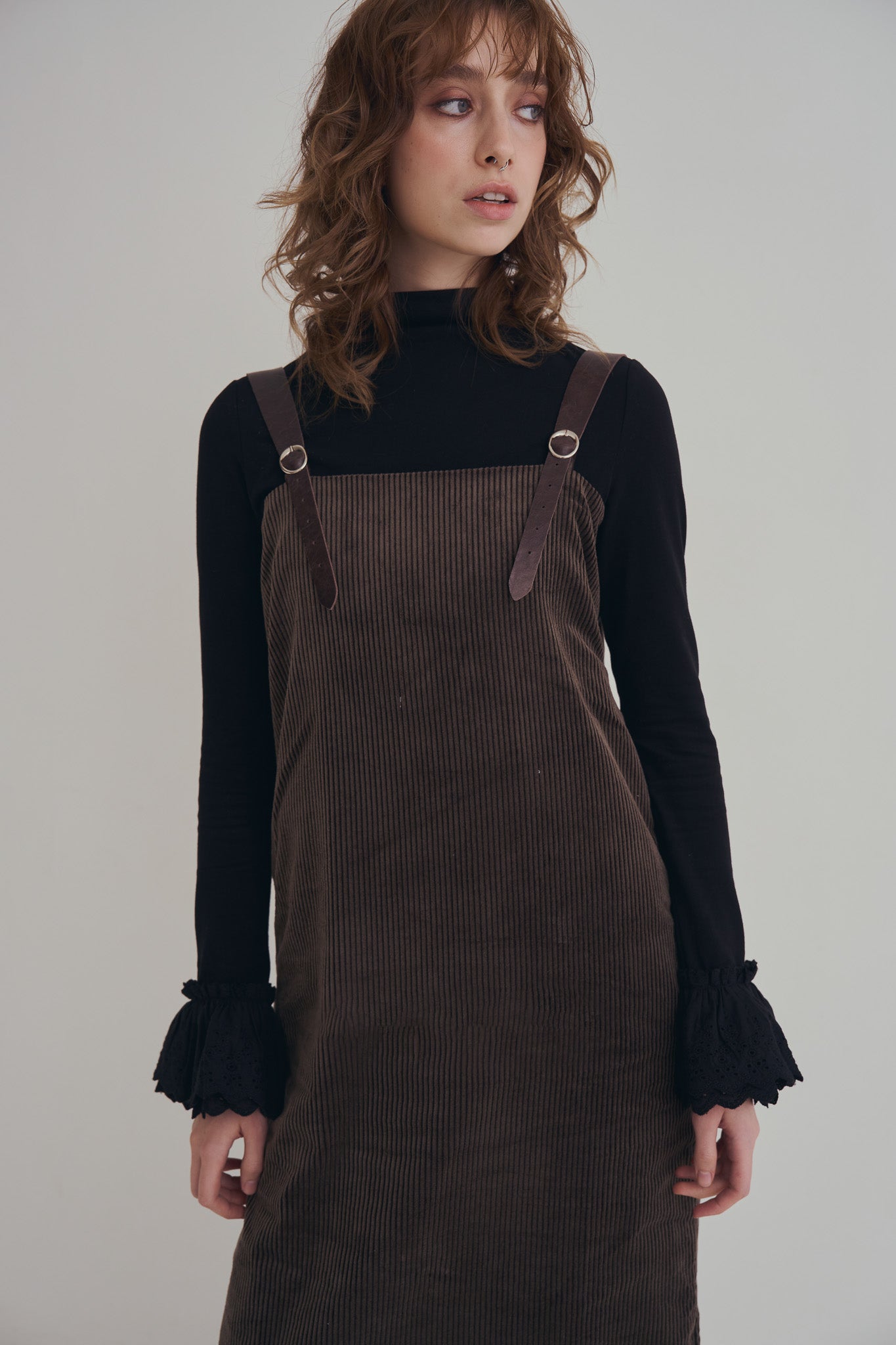 可可棕絨毛細肩帶洋裝