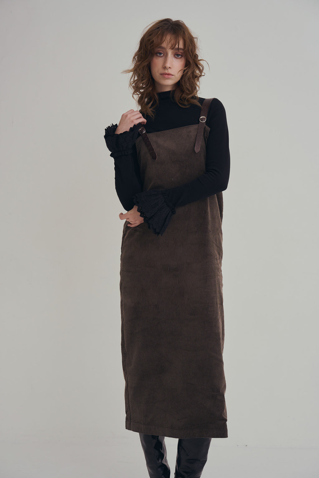 可可棕絨毛細肩帶洋裝