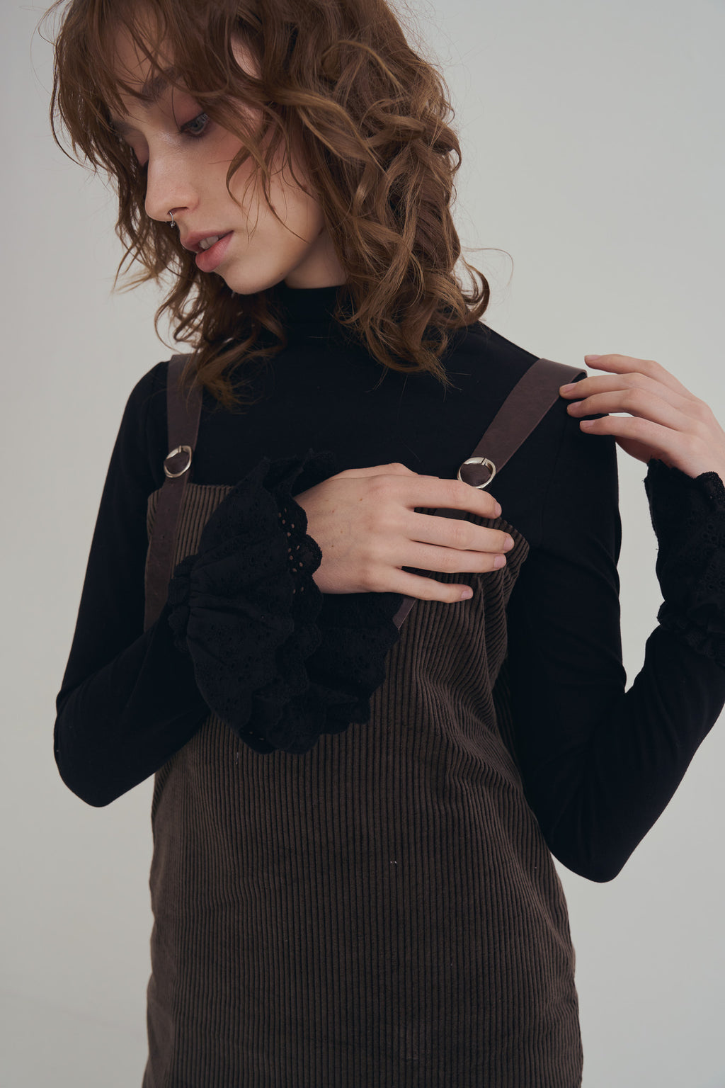 可可棕絨毛細肩帶洋裝