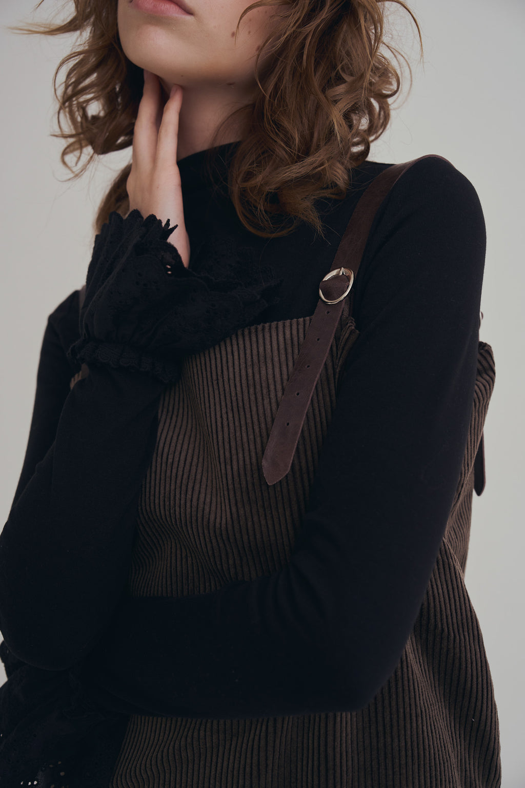 可可棕絨毛細肩帶洋裝