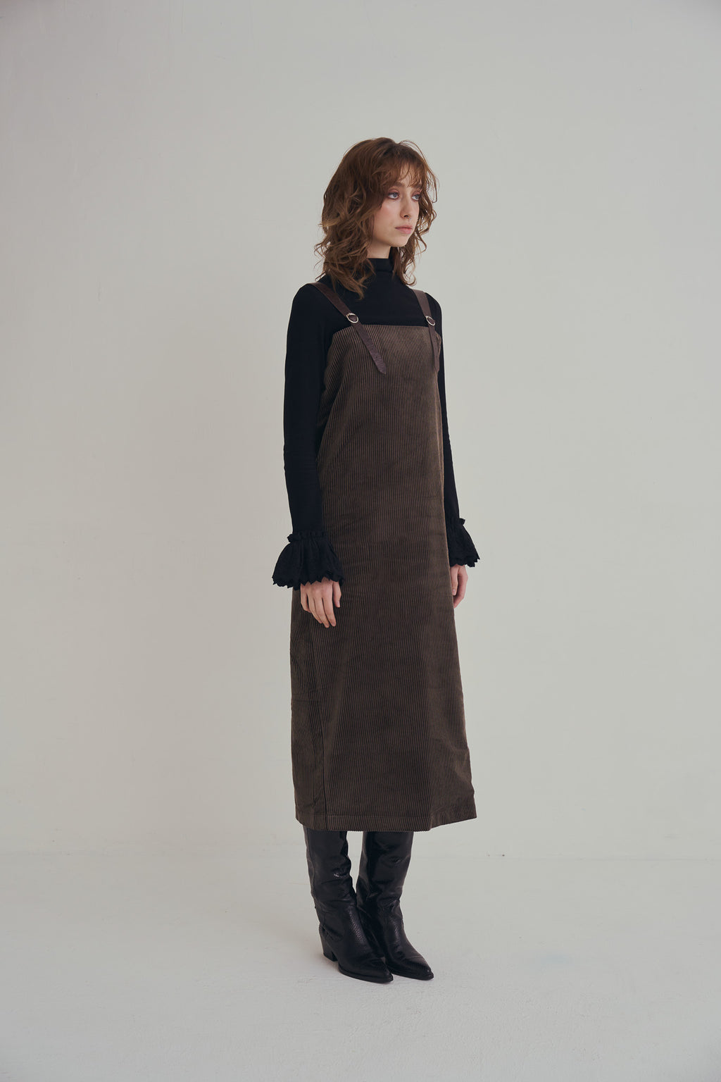 蕾絲裝飾袖上衣｜寂靜黑