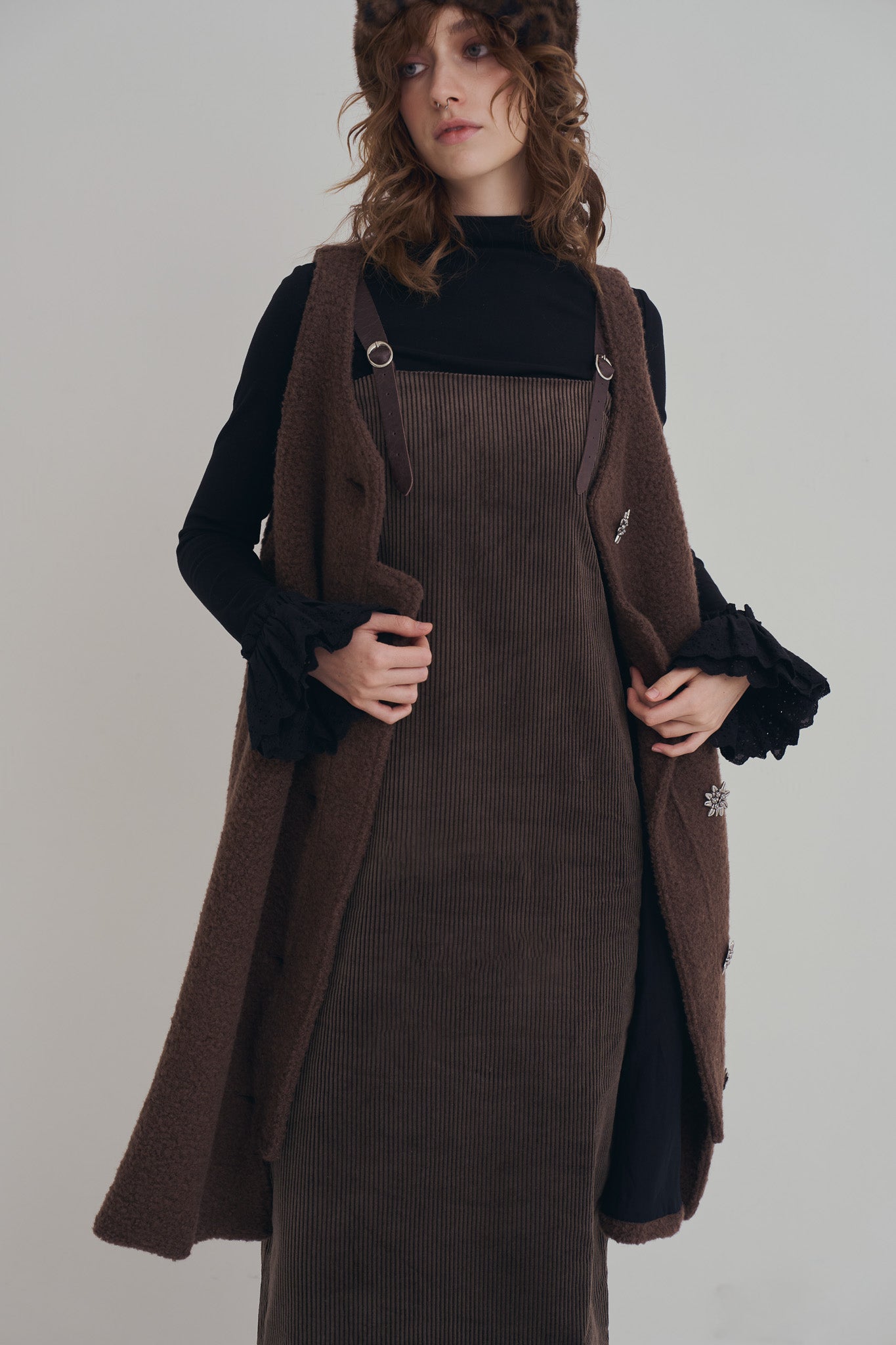 可可棕絨毛細肩帶洋裝