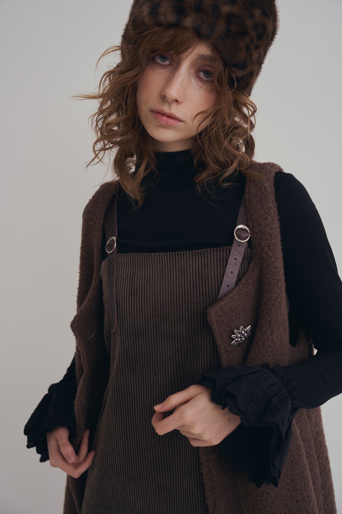 可可棕絨毛細肩帶洋裝