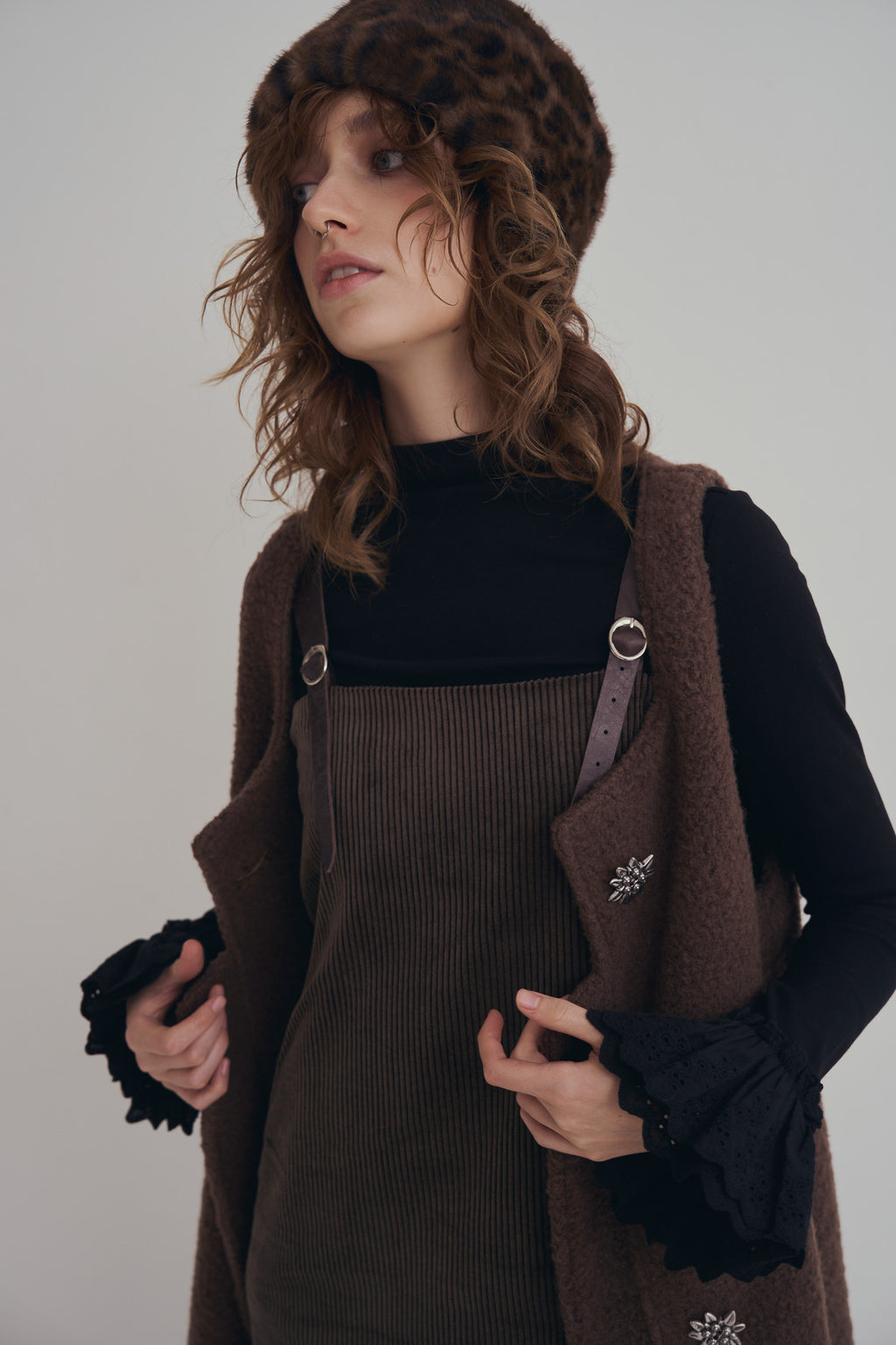 可可棕絨毛細肩帶洋裝