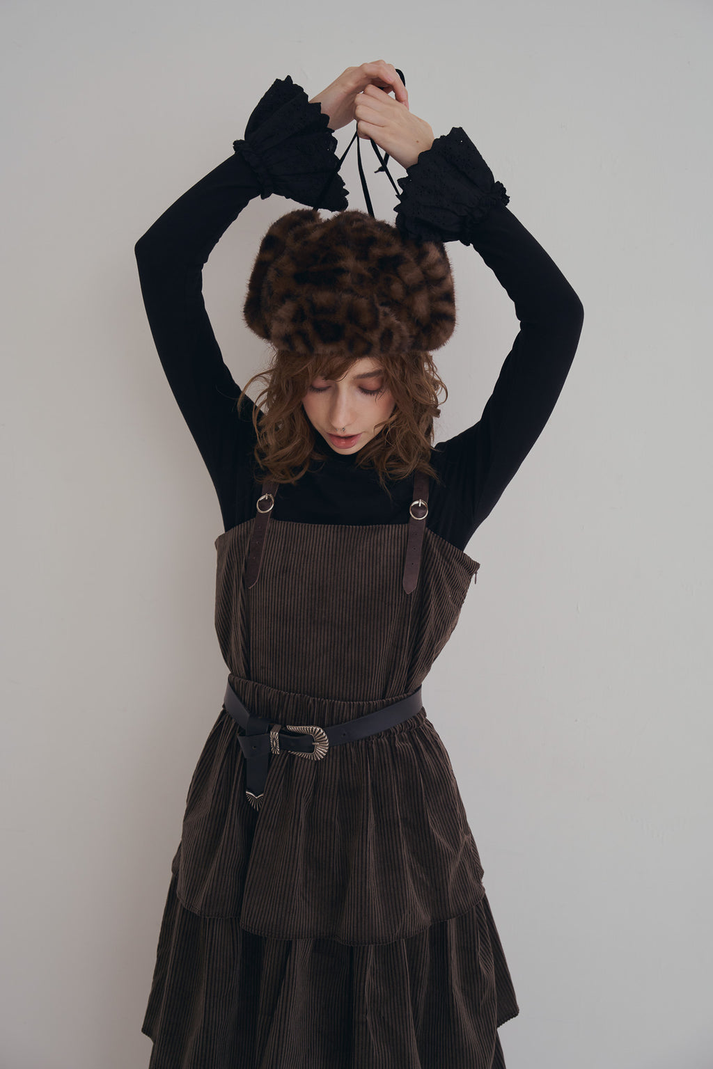 蕾絲裝飾袖上衣｜寂靜黑