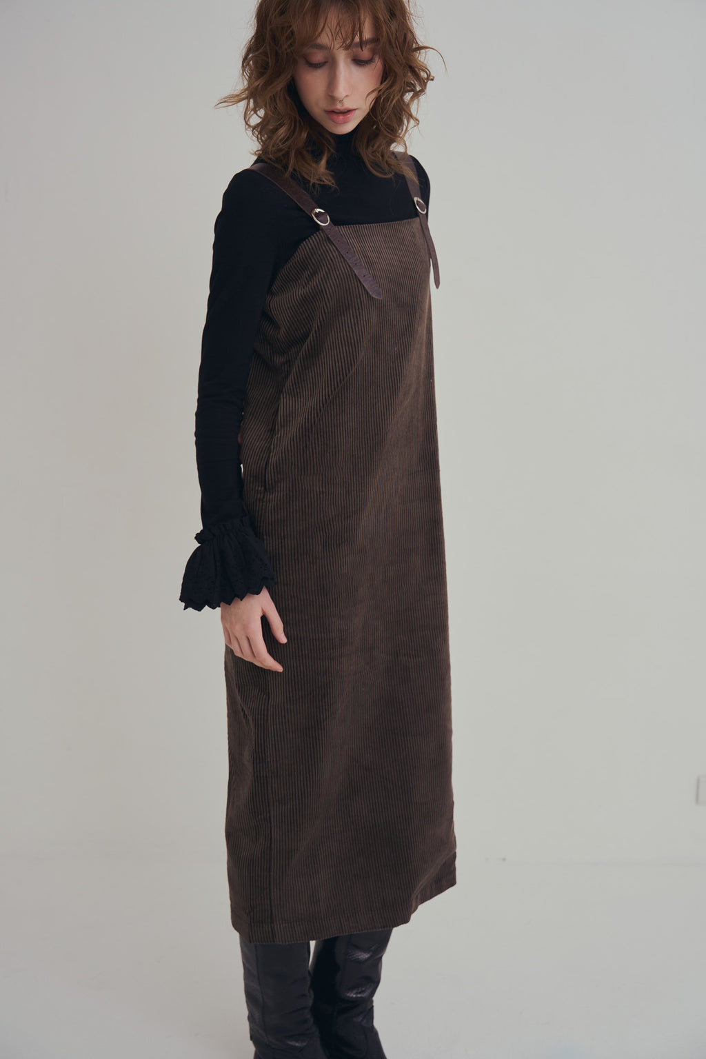 蕾絲裝飾袖上衣｜寂靜黑