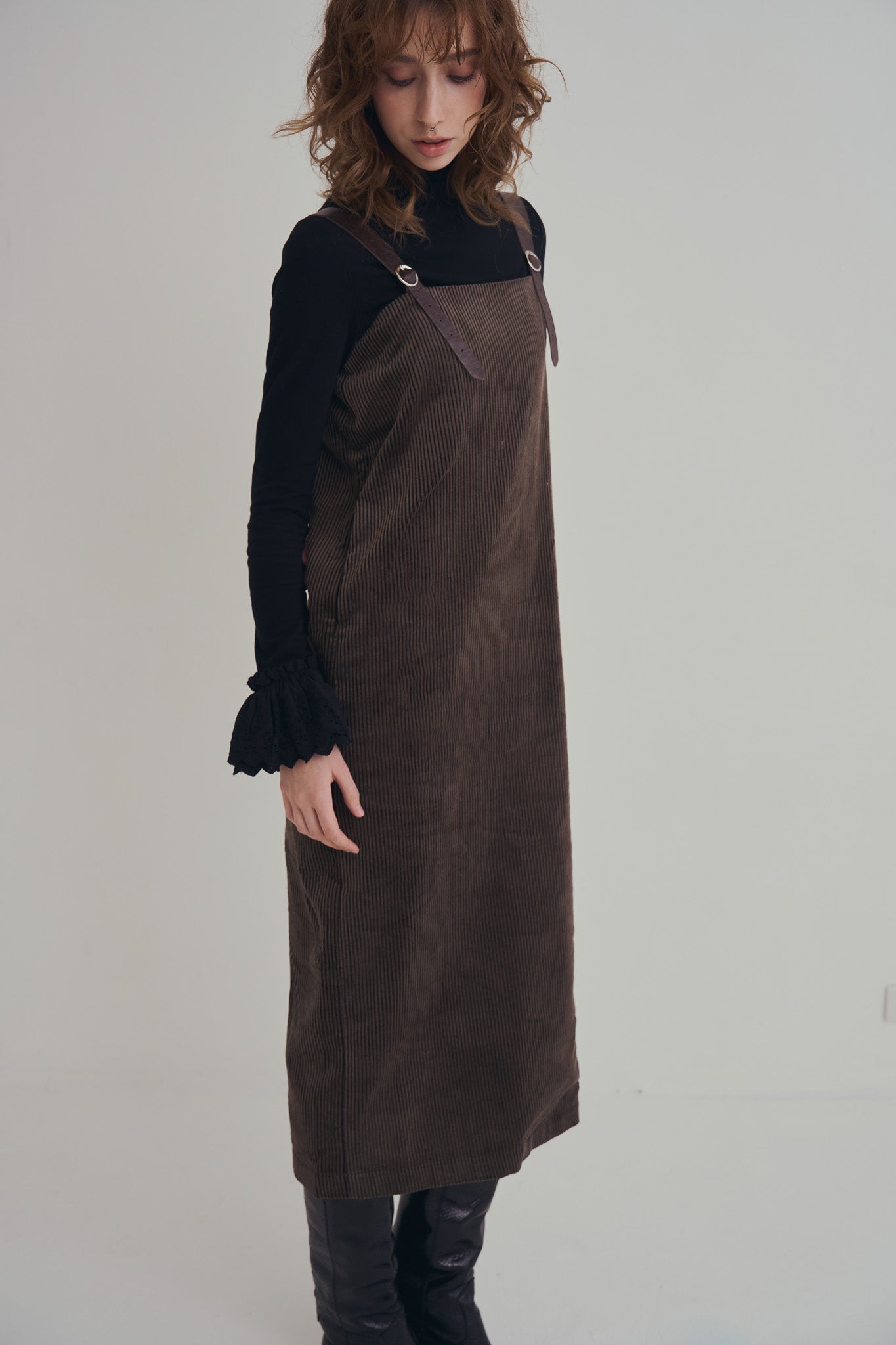 蕾絲裝飾袖上衣｜寂靜黑