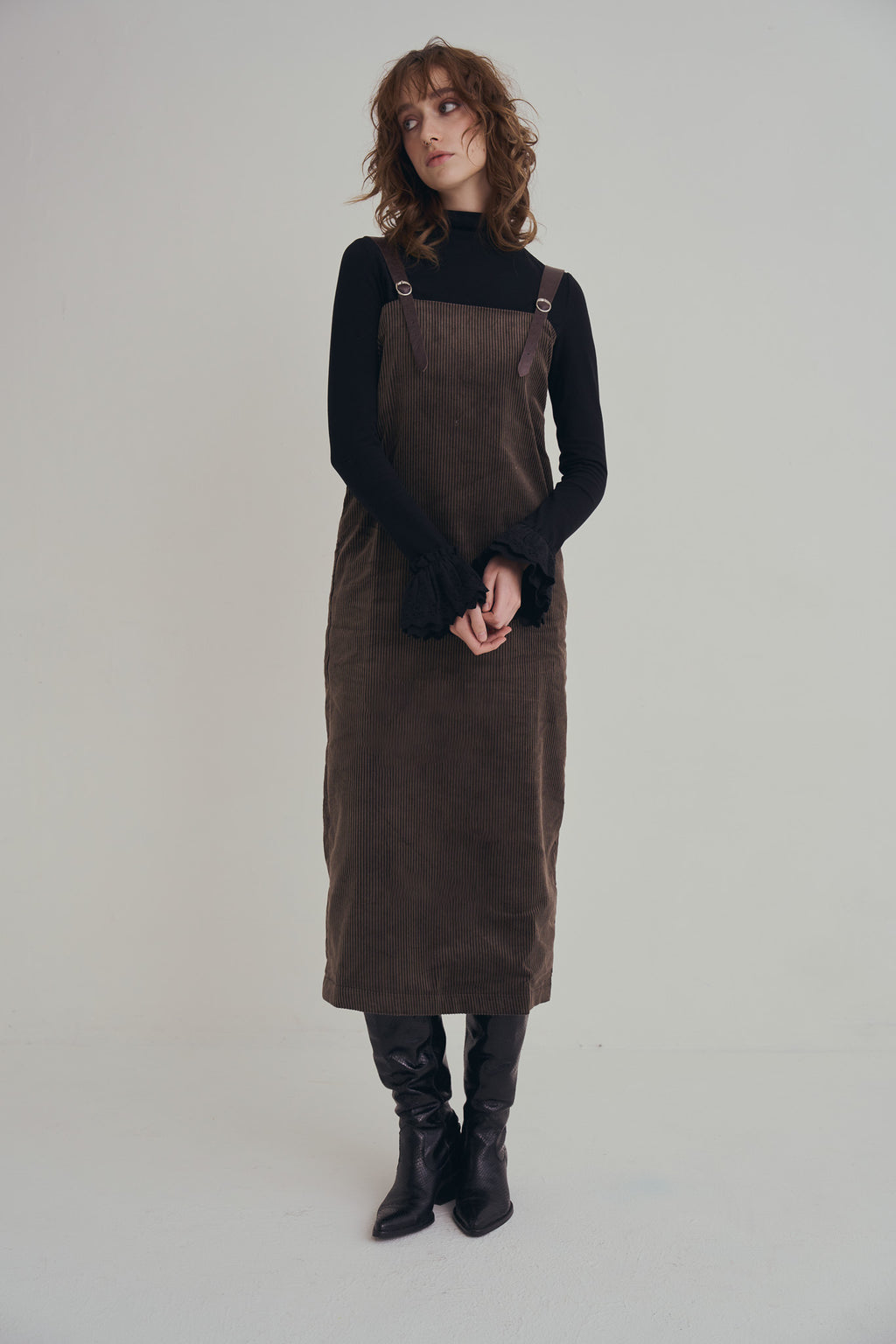 蕾絲裝飾袖上衣｜寂靜黑