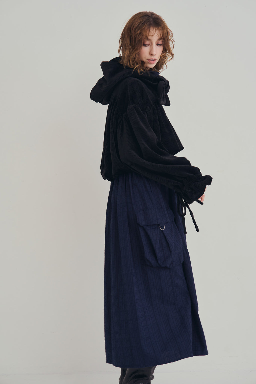 深藍肩帶雙口袋廓形洋裝