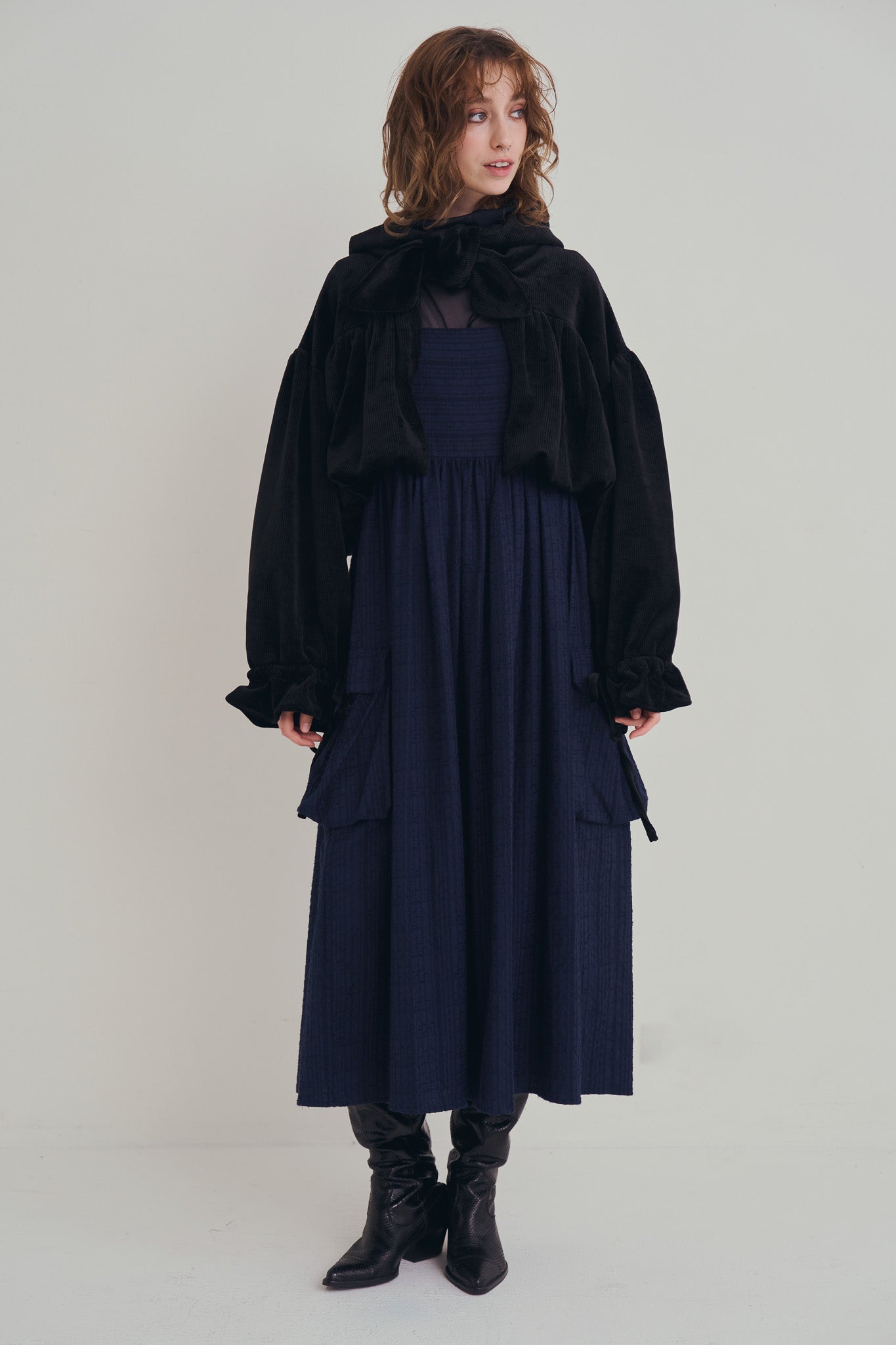 深藍肩帶雙口袋廓形洋裝