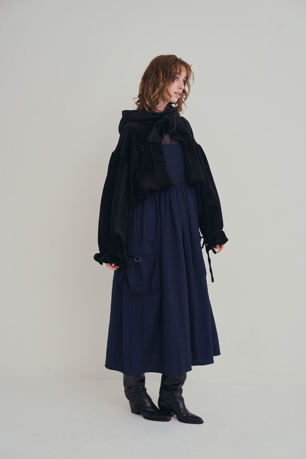 深藍肩帶雙口袋廓形洋裝