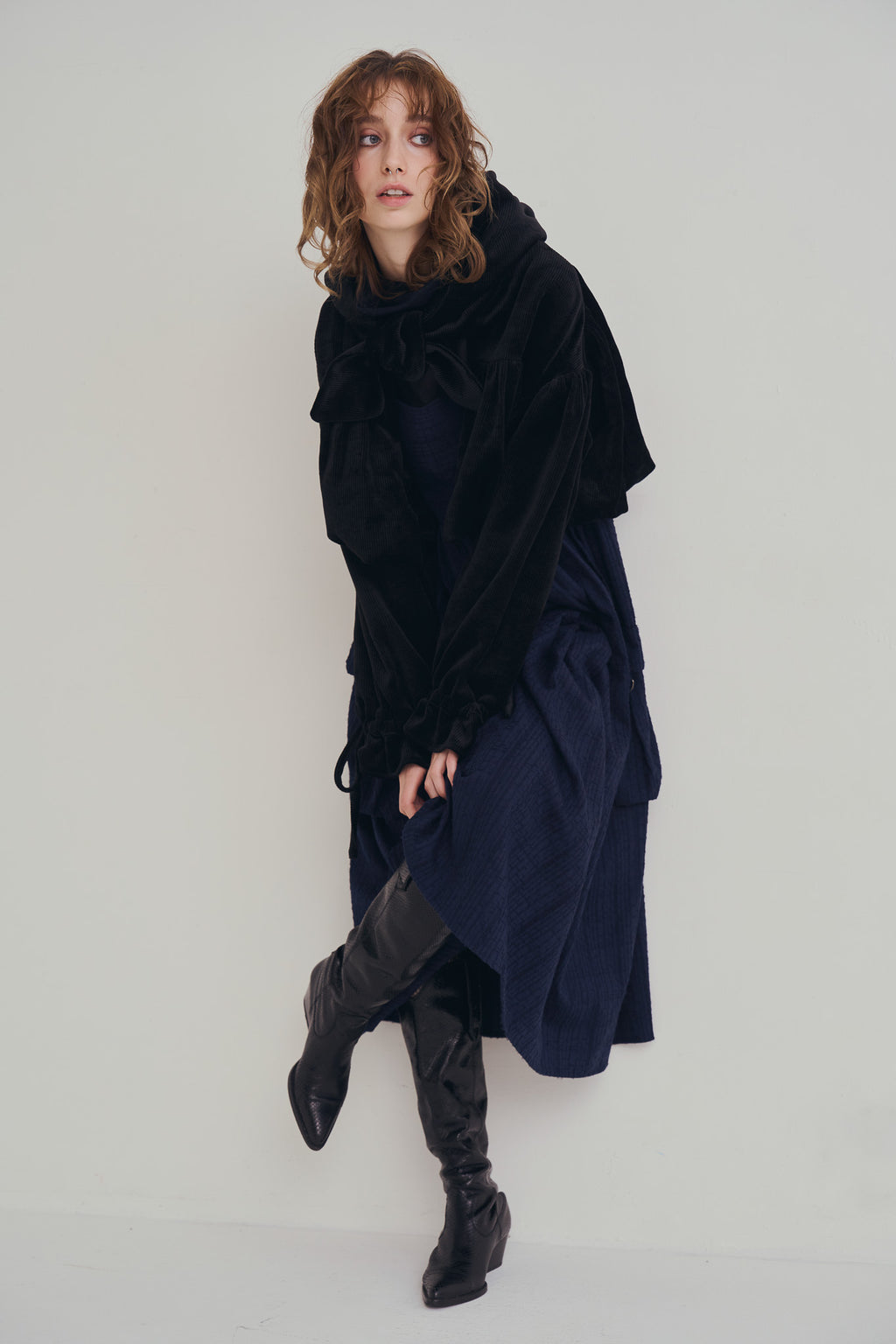 深藍肩帶雙口袋廓形洋裝