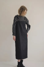 黑格領結襯衫，棉彈親膚面料右側領結與落肩短版設計，展現修長優雅比例。