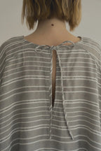 日本緹花棉花苞後綁帶上衣，刺繡工藝兩側口袋舒適廓形。