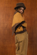 經典牛仔工作褲，日本重磅牛仔面料搭配牛仔釦、金屬拉鍊與鬆緊腰頭設計，展現機能工作風格。