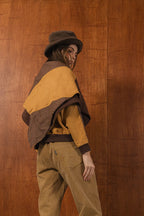 經典牛仔工作褲，日本重磅牛仔面料搭配牛仔釦、金屬拉鍊與鬆緊腰頭設計，展現機能工作風格。