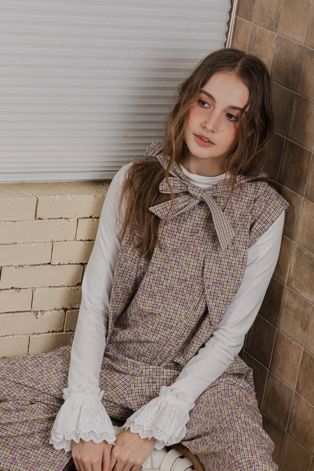 雙面印花領結連身褲，日本面料前拉鍊與領口綁帶，展現寬鬆修身優雅機能。