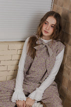 雙面印花領結連身褲，日本面料前拉鍊與領口綁帶，展現寬鬆修身優雅機能。