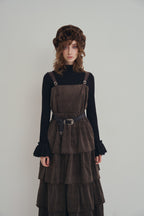 手作豹紋飛行帽，質感豹紋毛毛全包覆帽型與內裏結構，修飾臉部線條並提升保暖度。