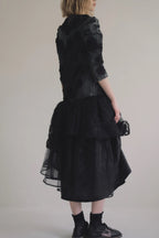 手作多層次蕾絲外罩洋裝，日本蕾絲層疊手工製作，展現多變精緻工藝層次。