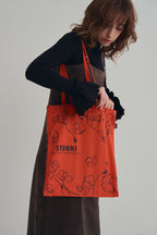 聯名手作罌粟花托特包，全棉柔軟布料搭配滿版絲印花卉與織帶標細節的日常手提袋。