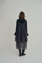 日本銀絲直條洋裝，100%日本棉搭配內裏與前胸雙拉鍊、兩側口袋的俐落條紋連身裙。