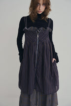 日本銀絲直條洋裝，100%日本棉搭配內裏與前胸雙拉鍊、兩側口袋的俐落條紋連身裙。