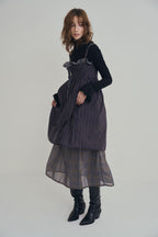 日本銀絲直條洋裝，100%日本棉搭配內裏與前胸雙拉鍊、兩側口袋的俐落條紋連身裙。