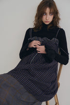 日本銀絲直條洋裝，100%日本棉搭配內裏與前胸雙拉鍊、兩側口袋的俐落條紋連身裙。