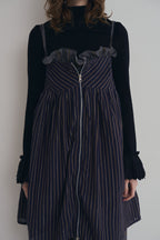 日本銀絲直條洋裝，100%日本棉搭配內裏與前胸雙拉鍊、兩側口袋的俐落條紋連身裙。