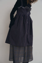 日本銀絲直條洋裝，100%日本棉搭配內裏與前胸雙拉鍊、兩側口袋的俐落條紋連身裙。