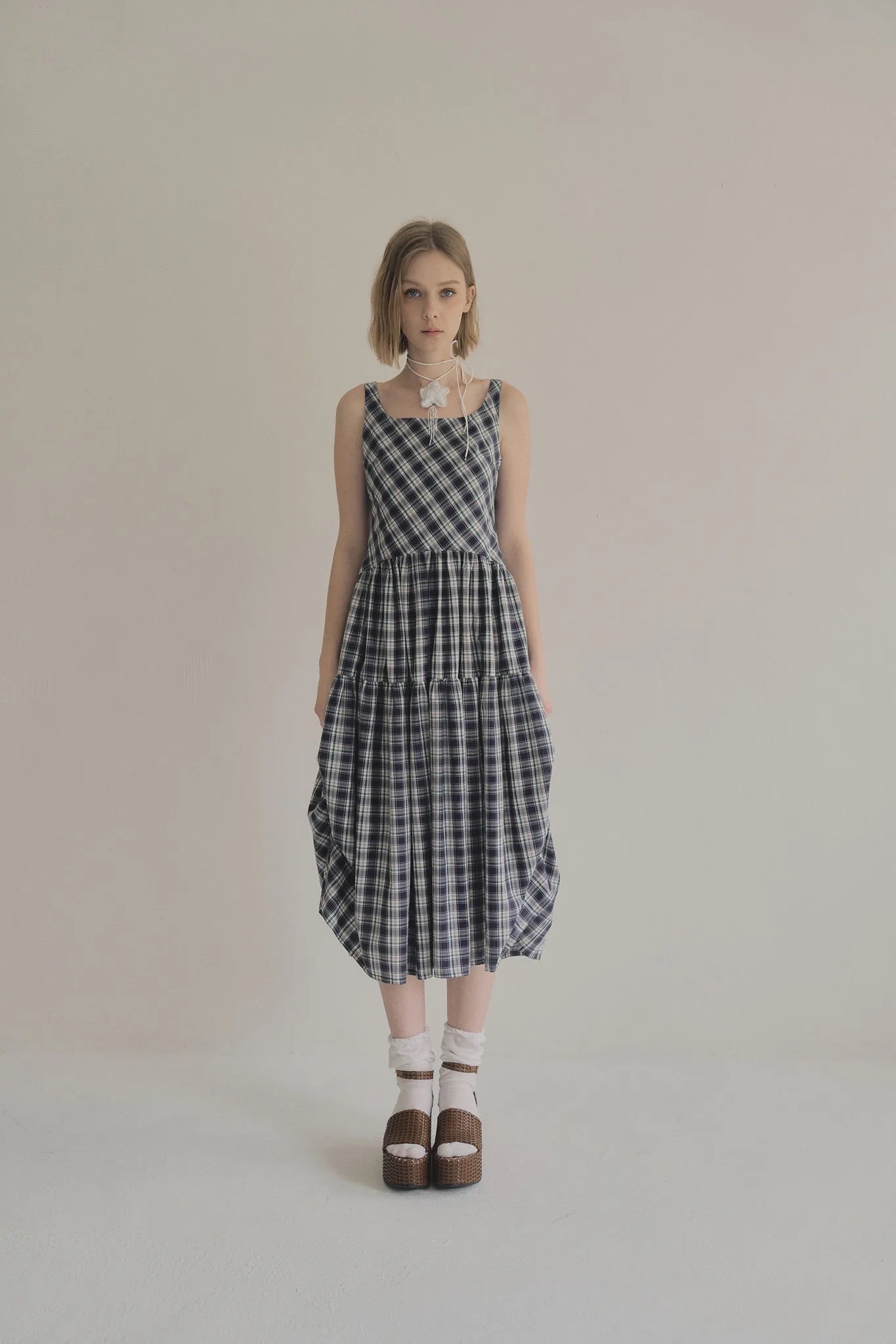 日本棉斜紋格紋洋裝，輕薄不透側拉鍊箱褶裙擺舒適優雅。