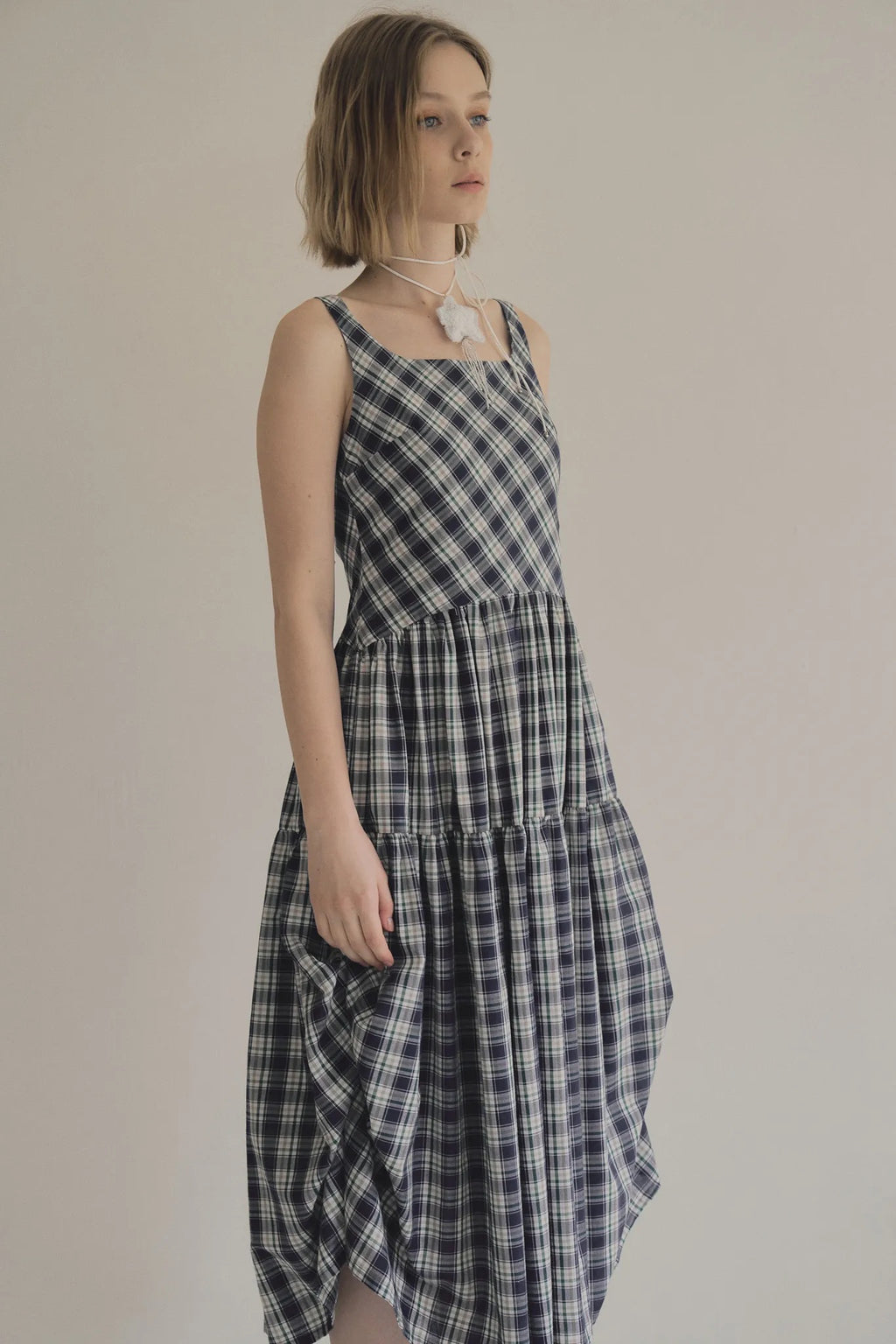 日本棉斜紋格紋洋裝，輕薄不透側拉鍊箱褶裙擺舒適優雅。