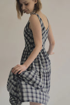 日本棉斜紋格紋洋裝，輕薄不透側拉鍊箱褶裙擺舒適優雅。