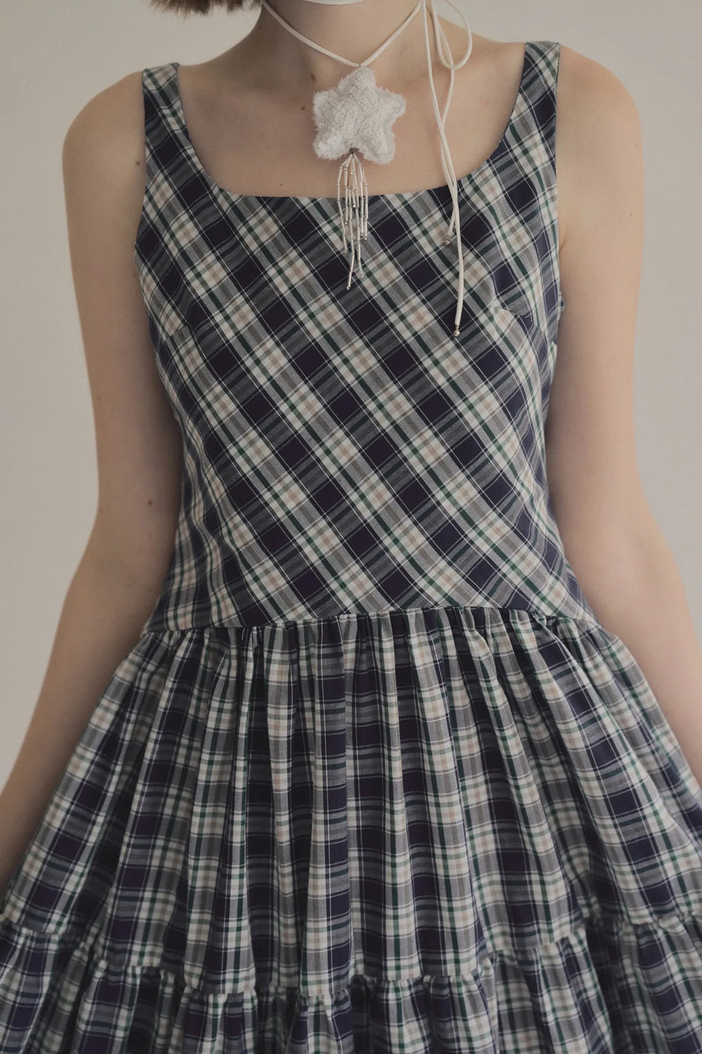 日本棉斜紋格紋洋裝，輕薄不透側拉鍊箱褶裙擺舒適優雅。