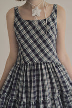 日本棉斜紋格紋洋裝，輕薄不透側拉鍊箱褶裙擺舒適優雅。