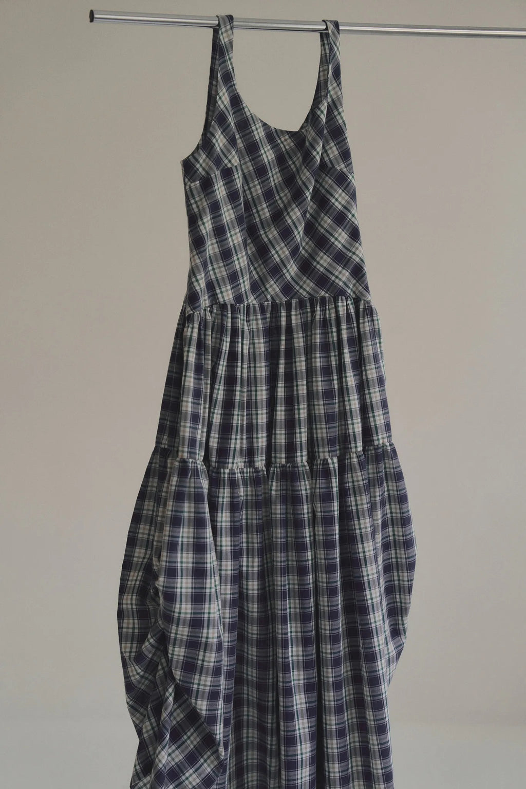 日本棉斜紋格紋洋裝，輕薄不透側拉鍊箱褶裙擺舒適優雅。