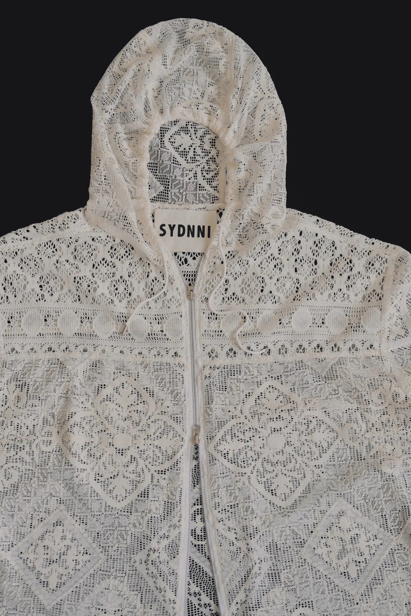 白色日本蕾絲拼接罩衫，YKK雙頭拉鍊優雅叛逆Hoodie設計。