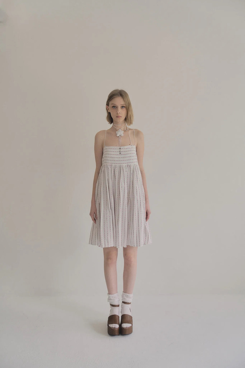 日本水玉棉細肩帶洋裝附短褲，不透膚側拉鍊輕盈優雅。