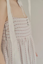 日本水玉棉細肩帶洋裝附短褲，不透膚側拉鍊輕盈優雅。