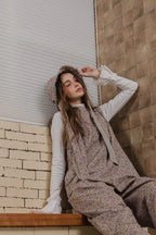 雙面印花手工百褶漁夫帽，帽簷百褶細節與可調綁帶，展現創意多變帽子造型。