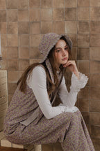 雙面印花手工百褶漁夫帽，帽簷百褶細節與可調綁帶，展現創意多變帽子造型。