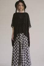 日本薔薇嫘縈花苞後綁帶上衣，透膚涼爽兩側口袋浪漫廓形。 