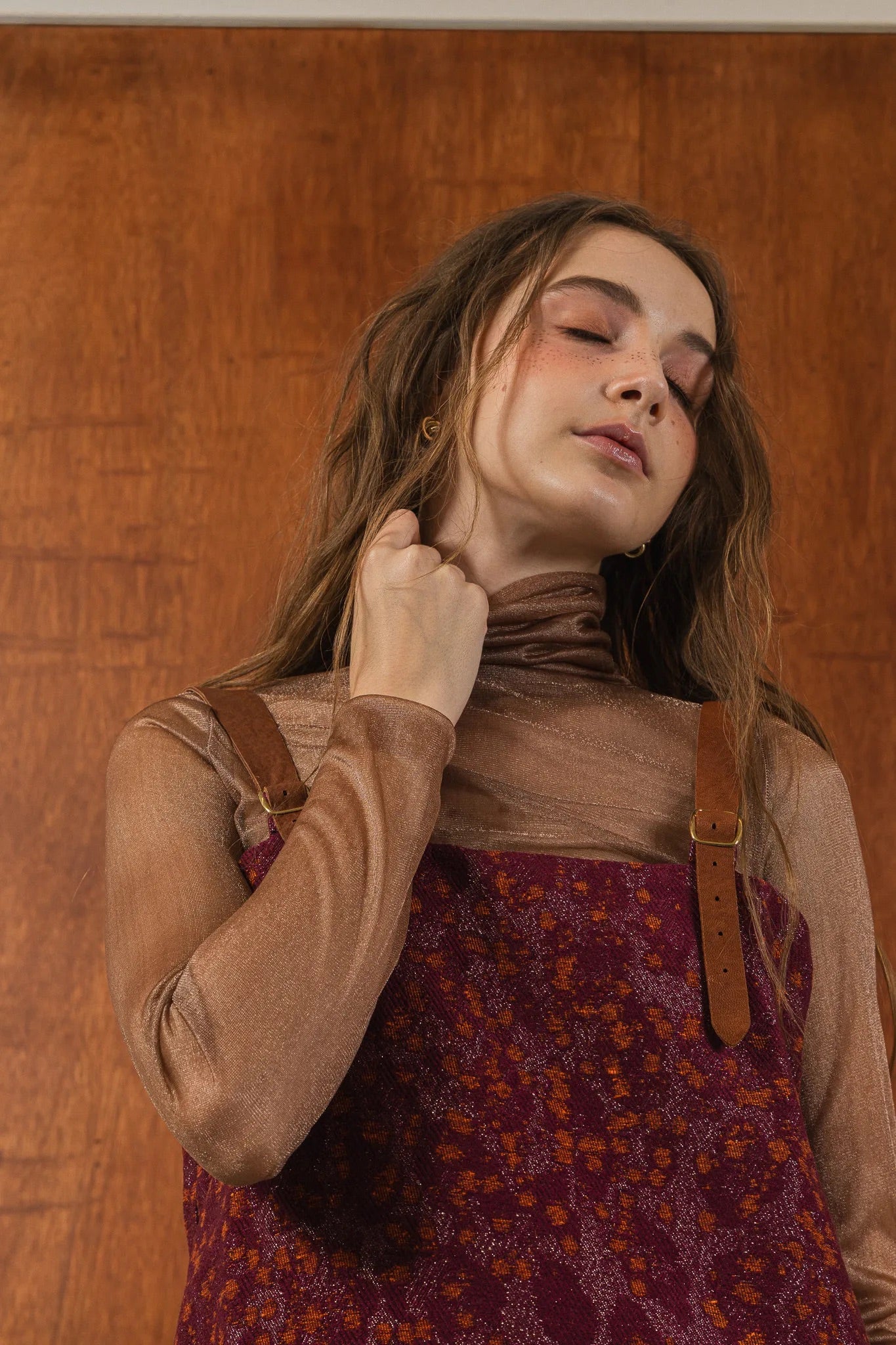 羊毛花紗細肩帶洋裝，細節。